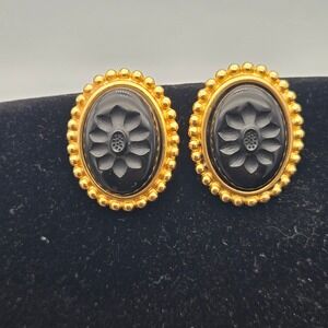 Vintage Intaglio Flower Clip On Earrings Black Resin Gold Tone 1980s Etruscan